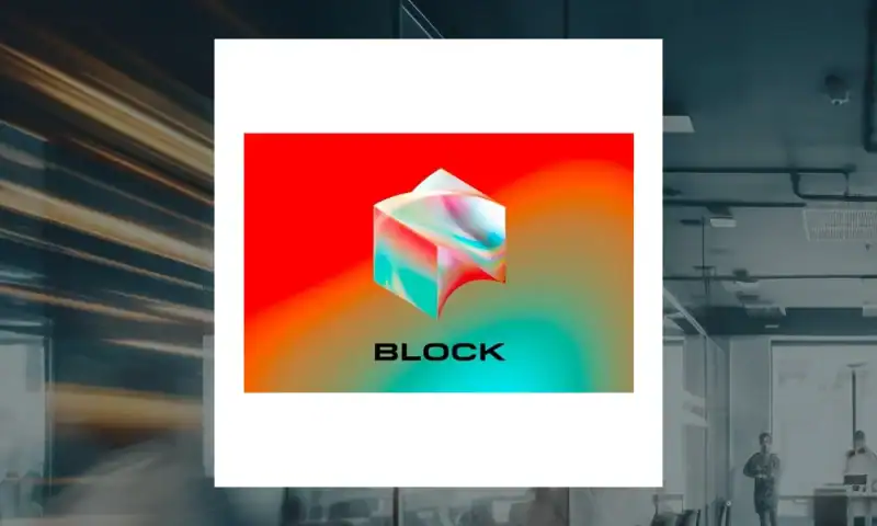 Wall Street Zen Downgrades Block (NYSE:XYZ) to Hold