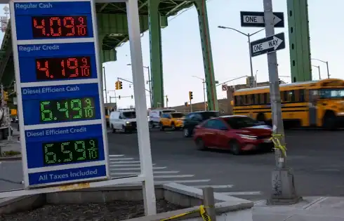 Consumer sentiment at record low as Americans feel impact of war in Iran