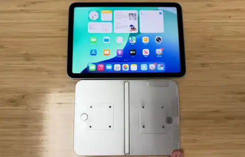 Apple Is Setting Its New CEO Up to Be Synonymous with the $2,000 Foldable iPhone, Report Says