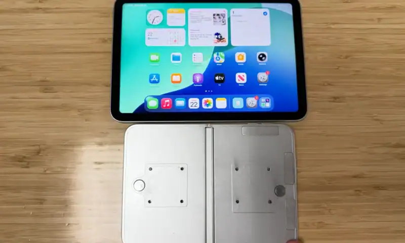 Apple Is Setting Its New CEO Up to Be Synonymous with the $2,000 Foldable iPhone, Report Says