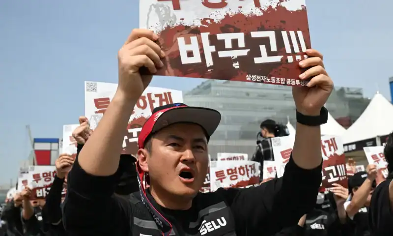 Samsung strike involving 47,000 workers looms as South Korea’s president urges labor deal