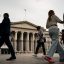 Bond Yields Near Two-Decade High Open Rift Among Investors