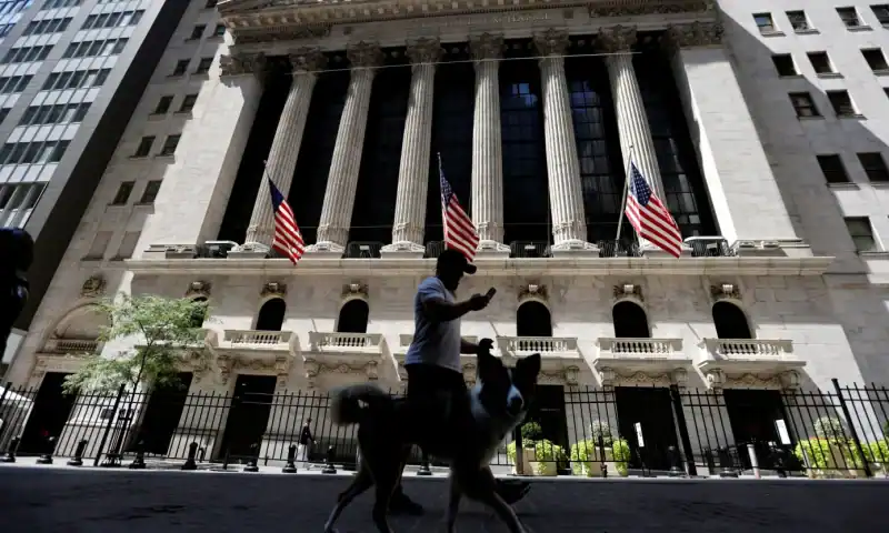 The stock market just did something eerily similar to the dot-com bubble top in 2000