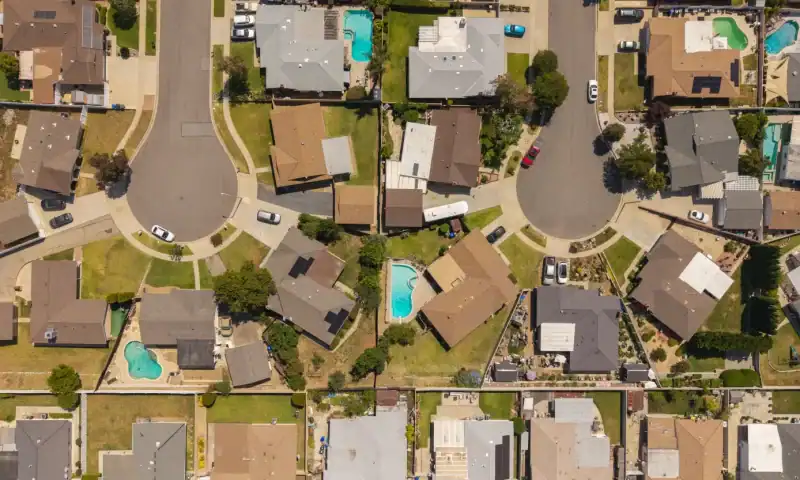 Sellers are pulling homes off the market at the fastest pace since 2020