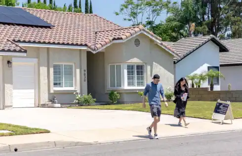 Mortgage rates are easing slightly, but homebuyers are retreating