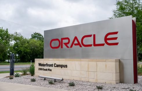 Oracle (NYSE:ORCL) Valuation Check After AI Readthrough From Snowflake And Dell Earnings