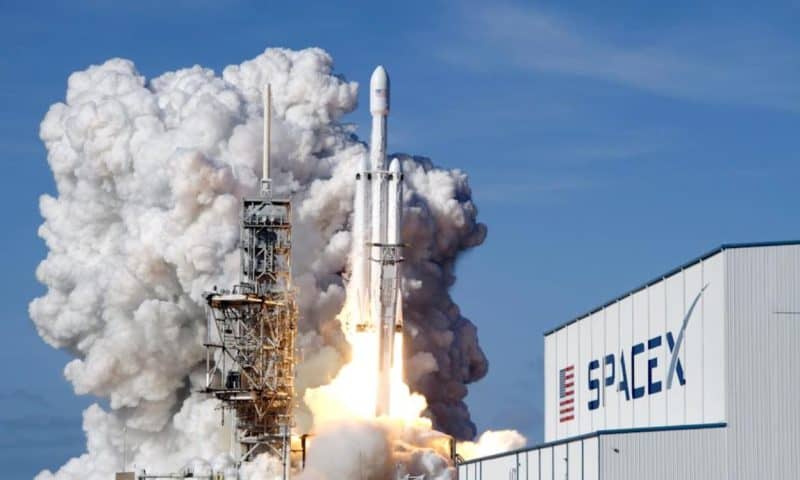 Fidelity lowers the bar for small investors to get in on SpaceX IPO