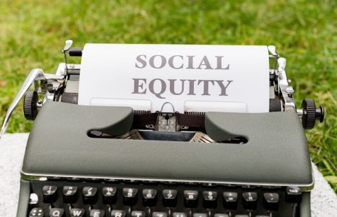 Markets Are Signaling Dangerous Equity Valuation Gaps That Threaten Portfolio Performance